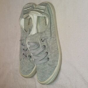 Maurices, size 8.5, gray